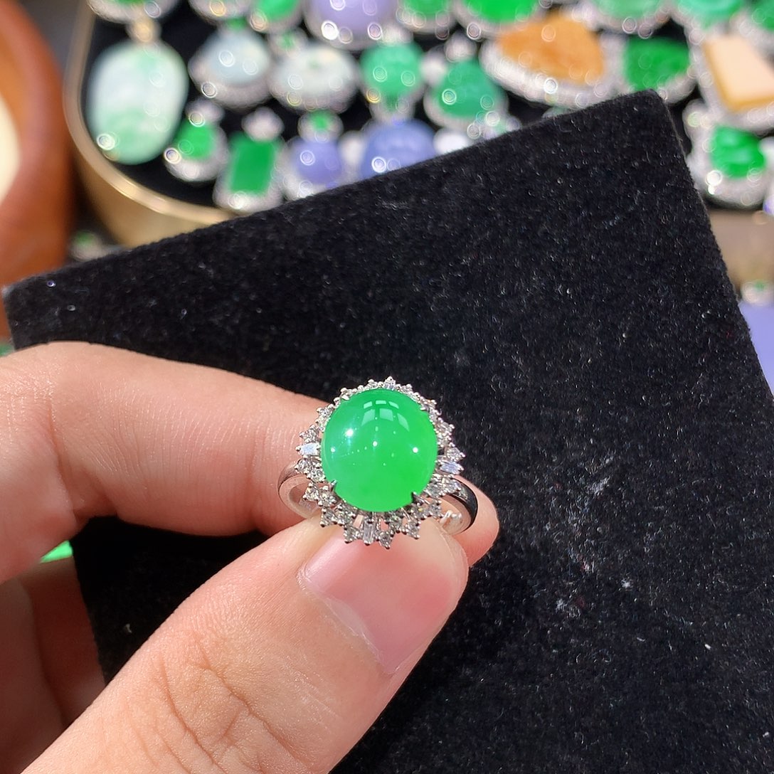 翡翠18K金镶嵌戒指