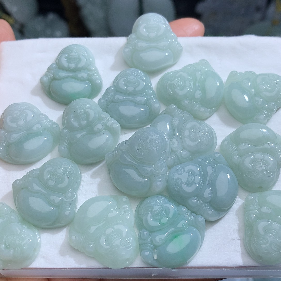 翡翠未镶嵌颈饰多样性发其一