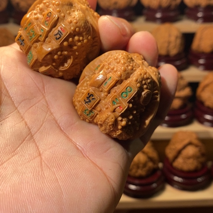 独***侠核桃中发白金蟾0000000000000