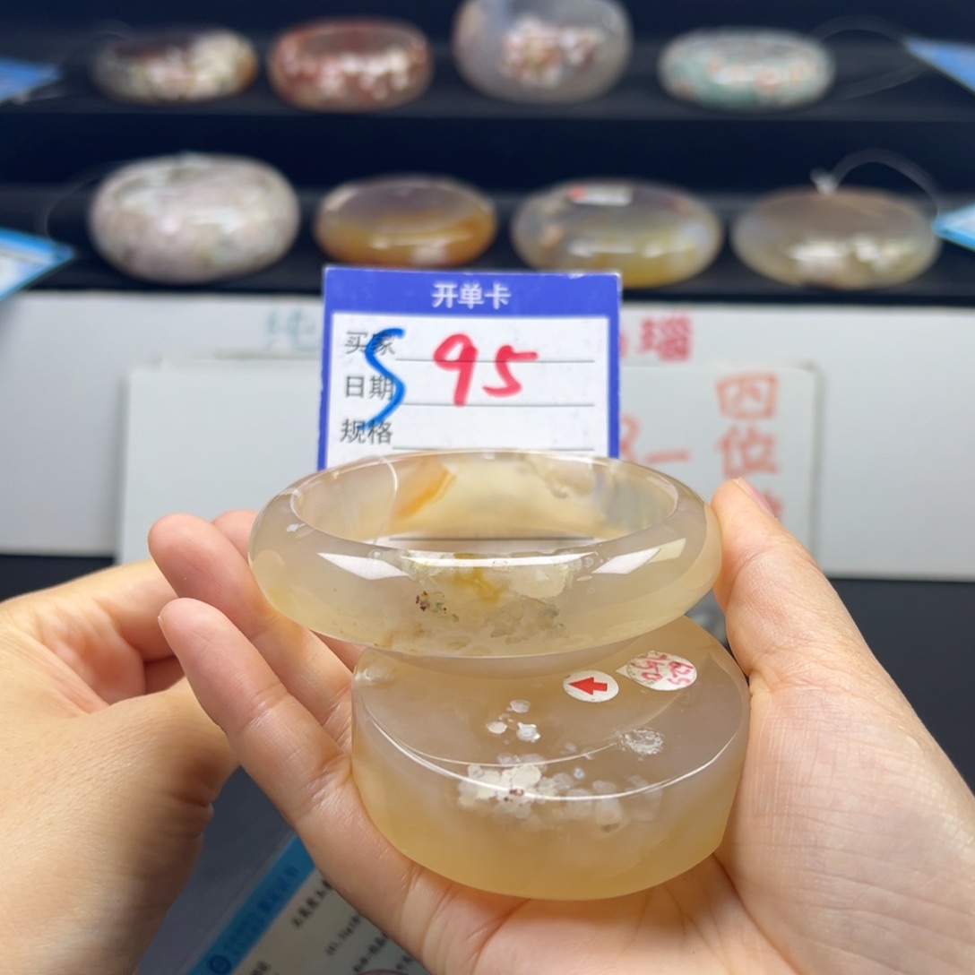 石英质玉手镯未镶嵌