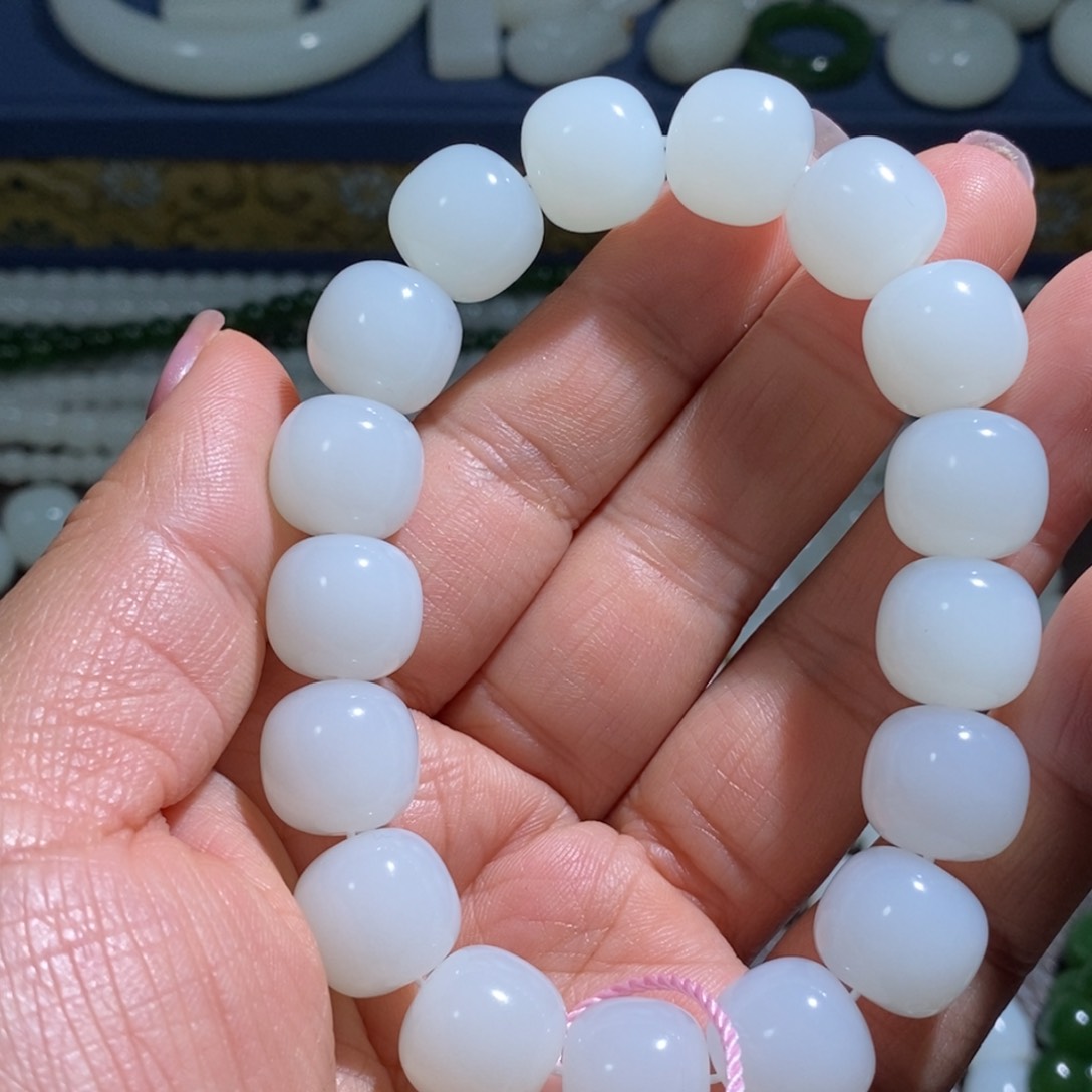 和田玉手链未镶嵌摩**间