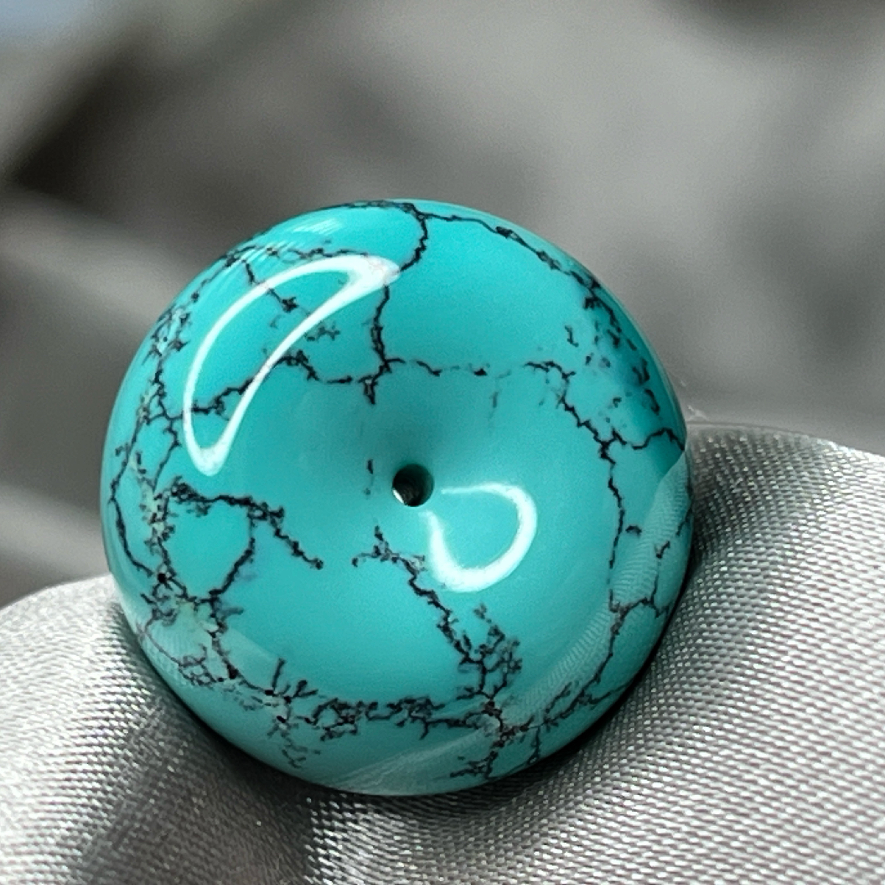 绿松石水草纹面包圈，尺寸17.6x9.3mm重5.1克