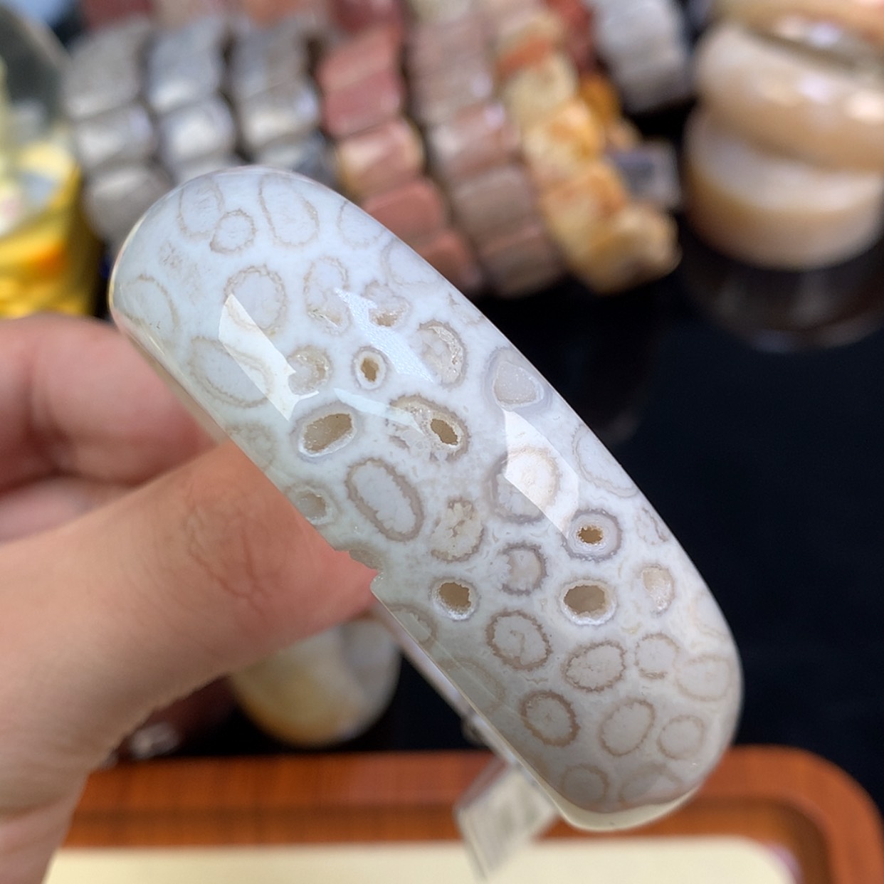 【闪购商品】颈饰未镶嵌硅化珊瑚（珊瑚玉）67号奶酪共生豹纹56.6圈