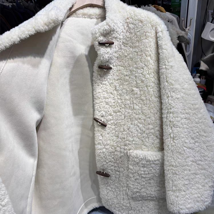 常规款女慵懒风女款冬季外套加厚白色外套