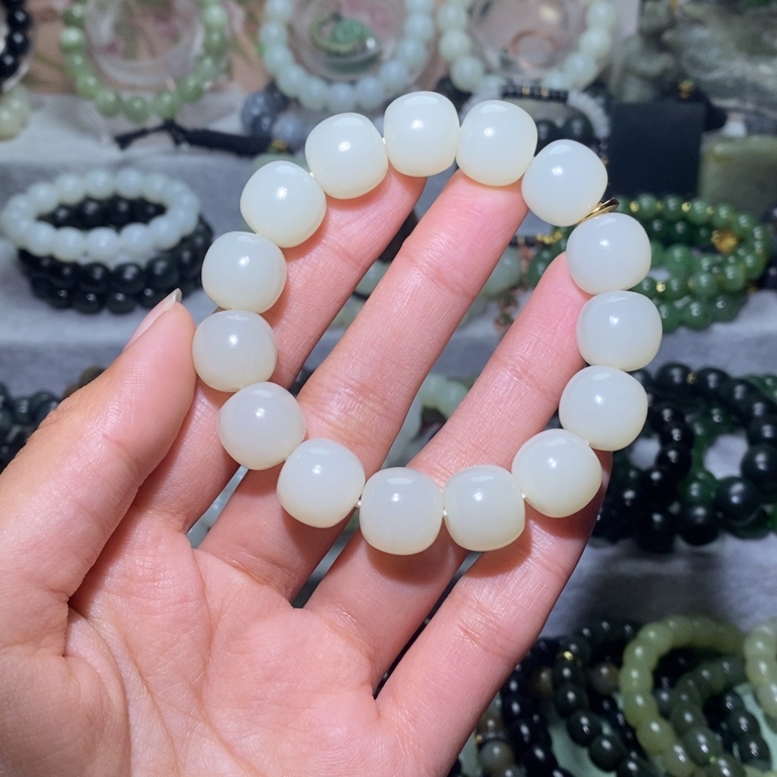 月***城和田玉未镶嵌手链