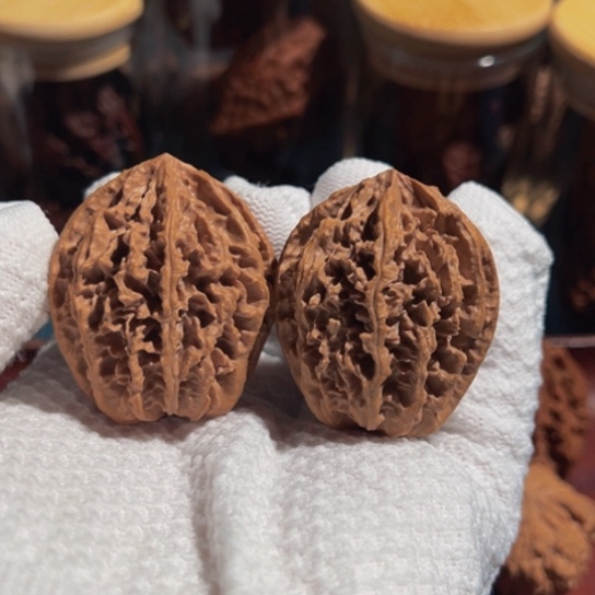 文玩核桃吊坠珊瑚屏