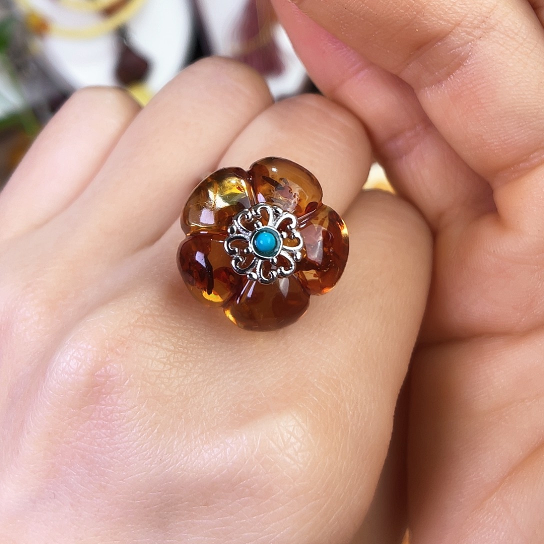 琥珀珠宝奇石未镶嵌。