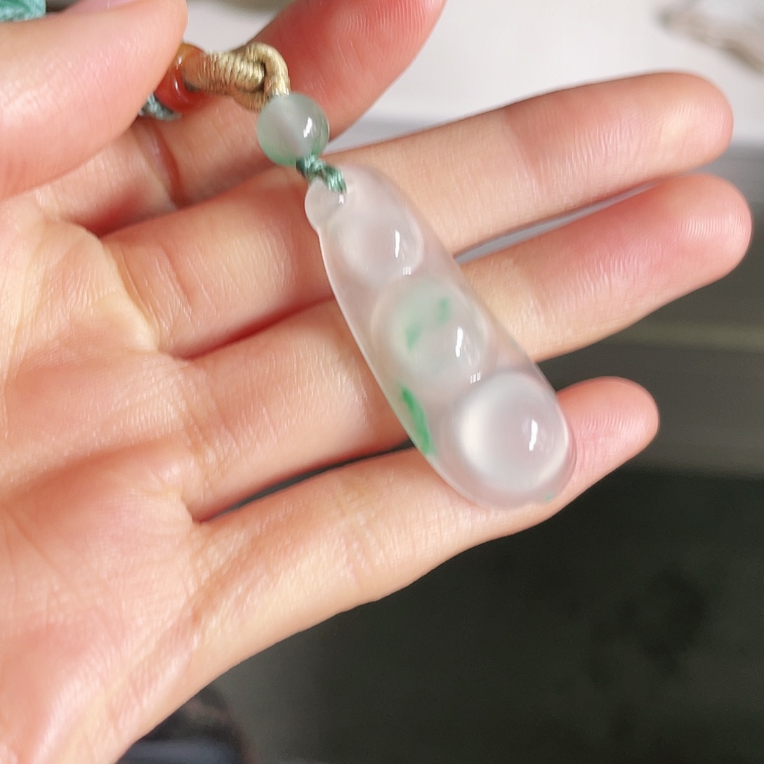 青***姐石英质玉未镶嵌挂件