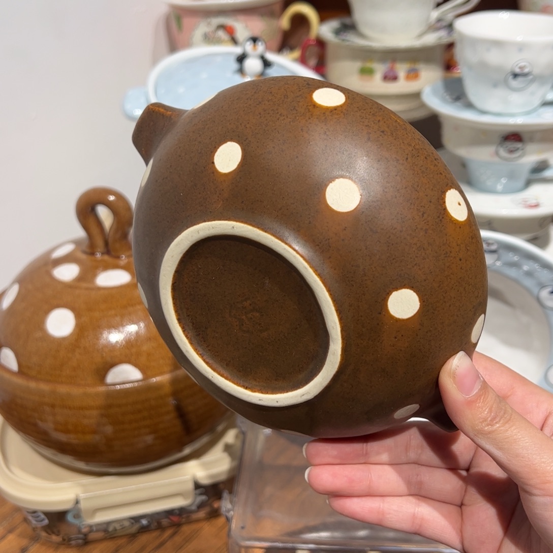 咖色波点哑光釉面双耳碗