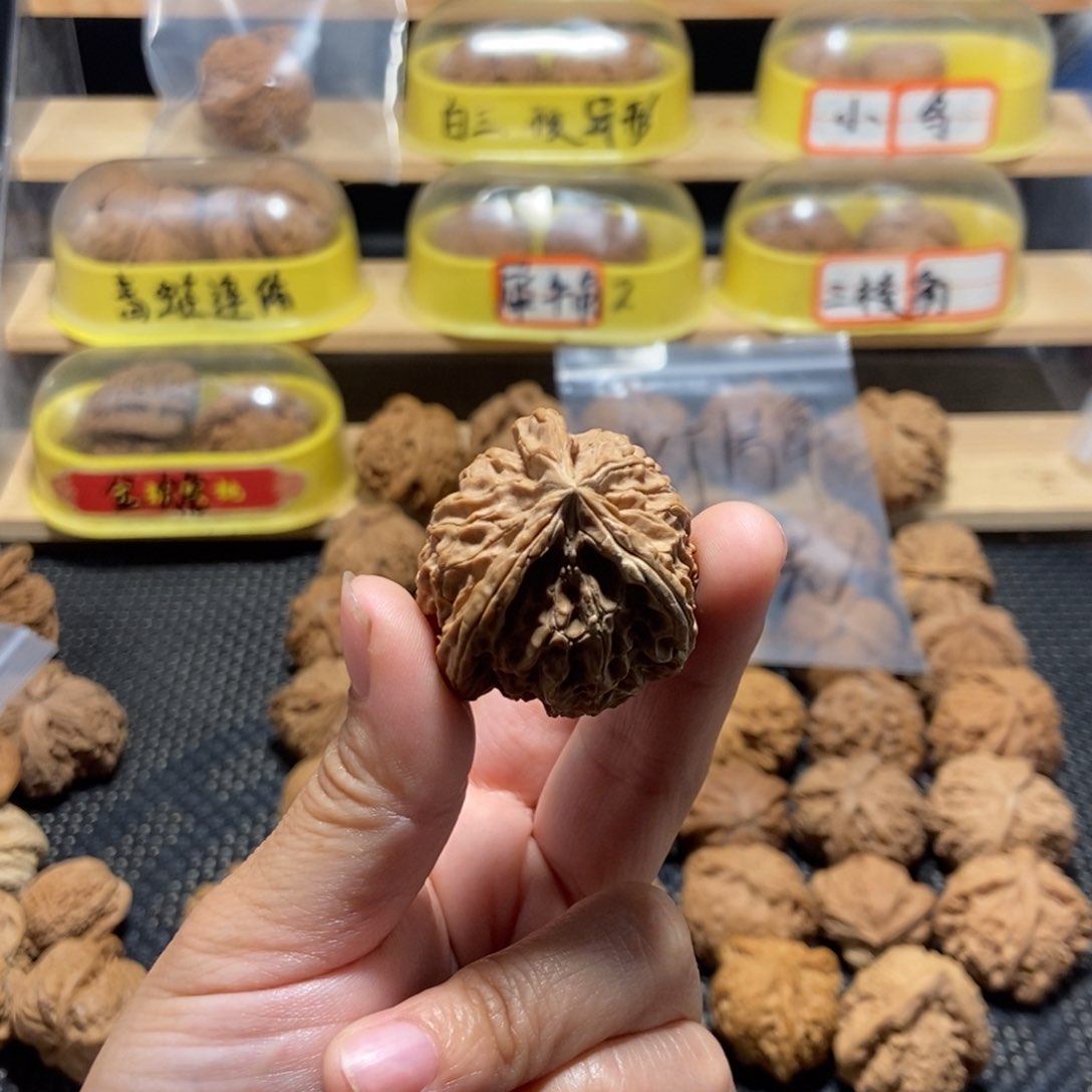 文玩核桃吊坠?****程核桃三棱