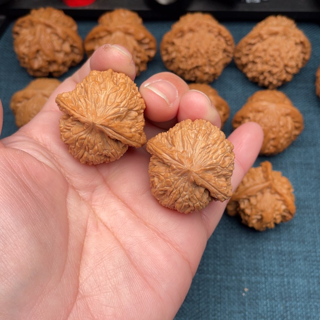 文玩核桃把件荣****记全品平谷绣球36