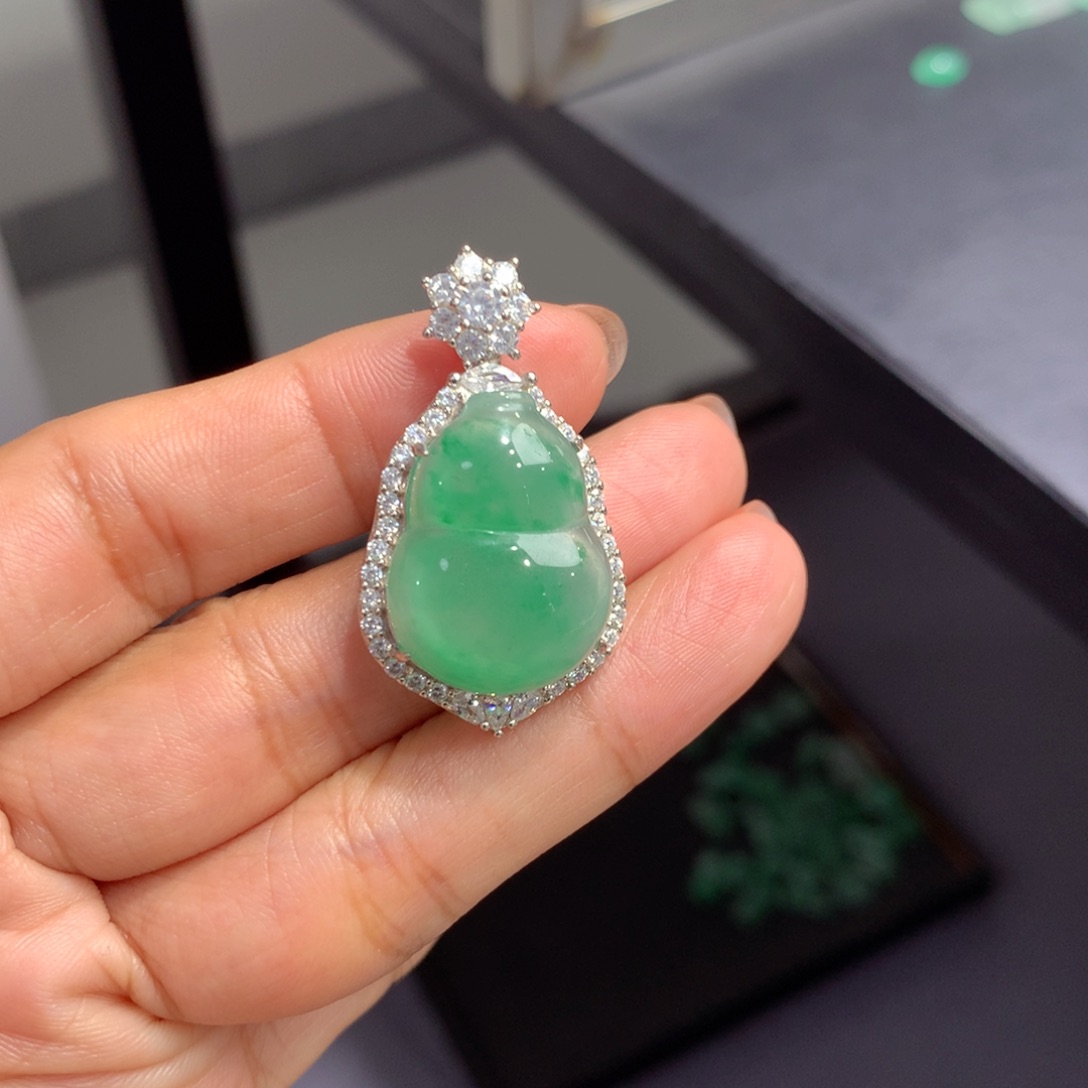 颈饰银S925镶嵌石英质玉（非洲翠）