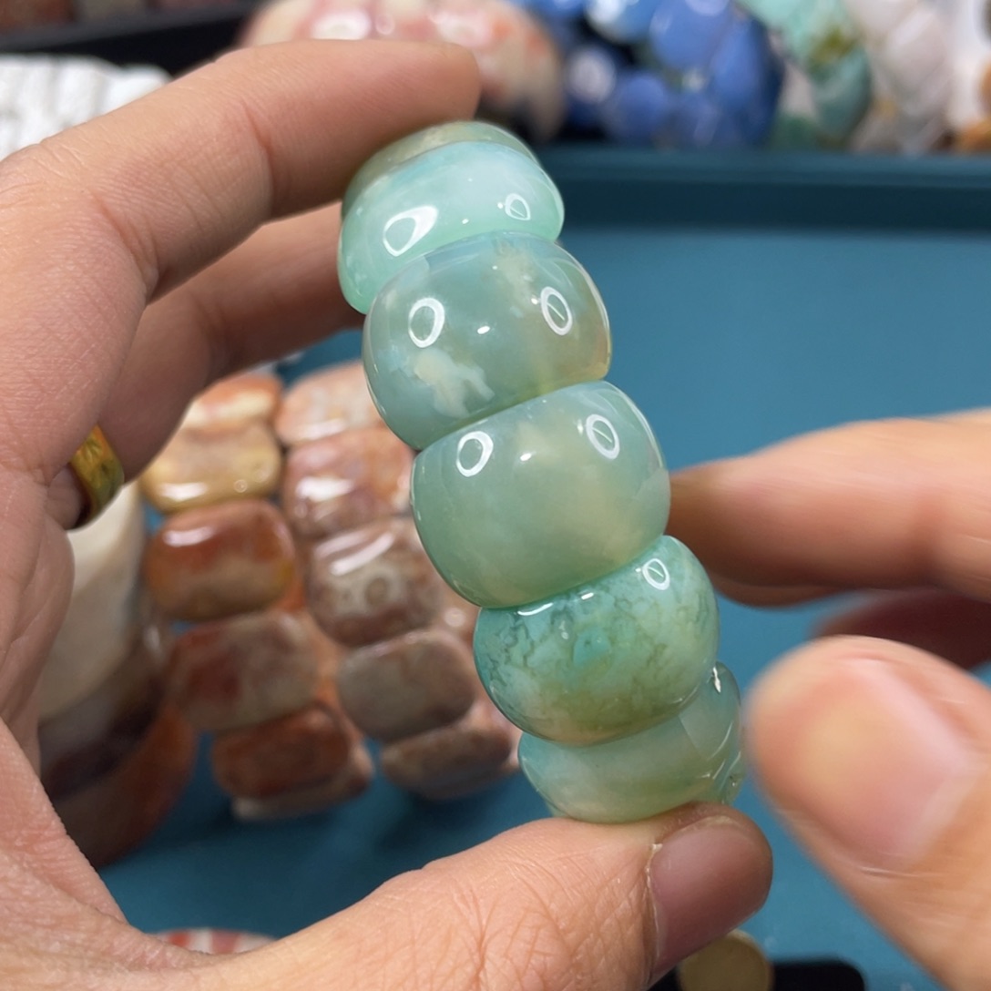 未镶嵌手镯硅化玉