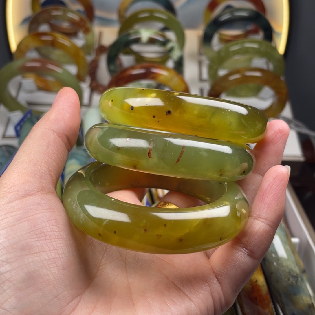 宝***宝蛇纹石玉未镶嵌手镯