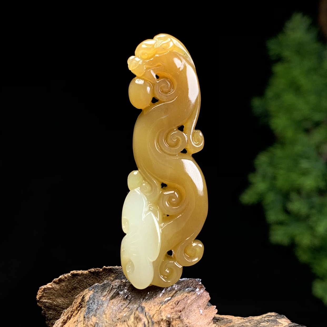 天然新疆和田玉仿古龙吊坠尺寸50*17*10重量11克