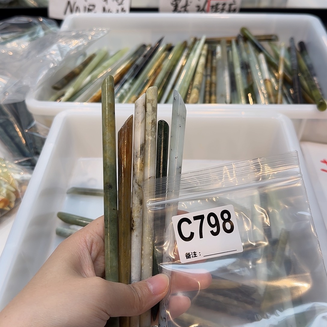 铁***妹未镶嵌蛇纹石玉发饰