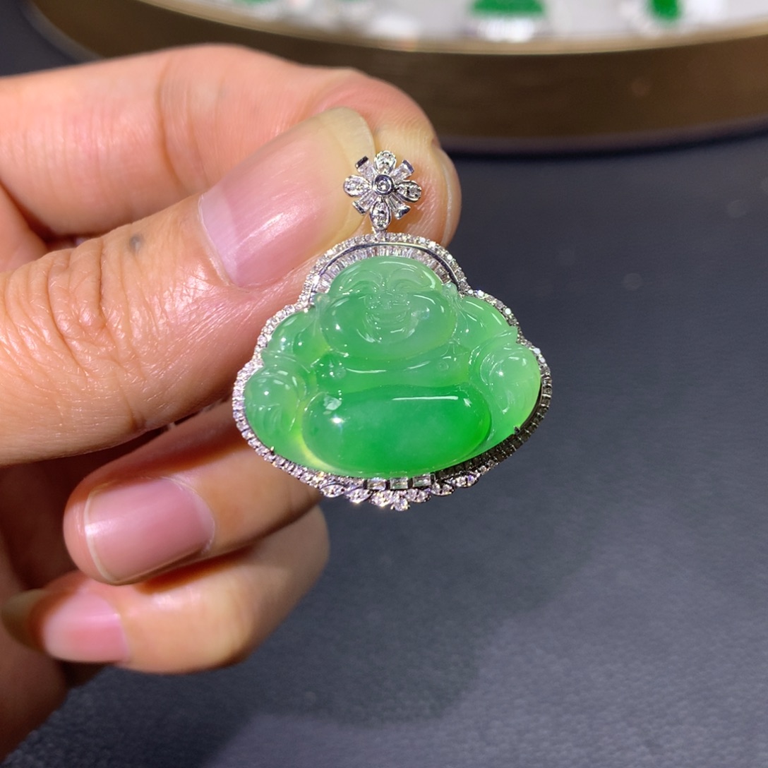 翡翠颈饰18K金镶嵌翡翠