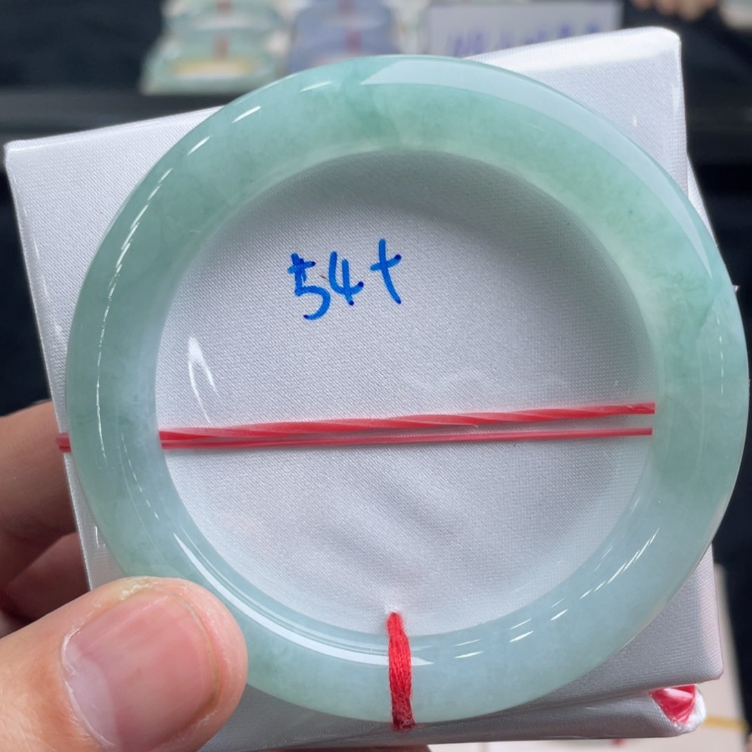 翡翠手镯未镶嵌翡翠手镯