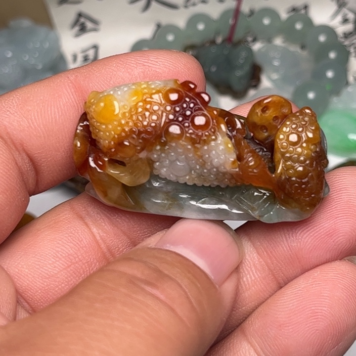 翡翠未镶嵌颈饰锦鲤