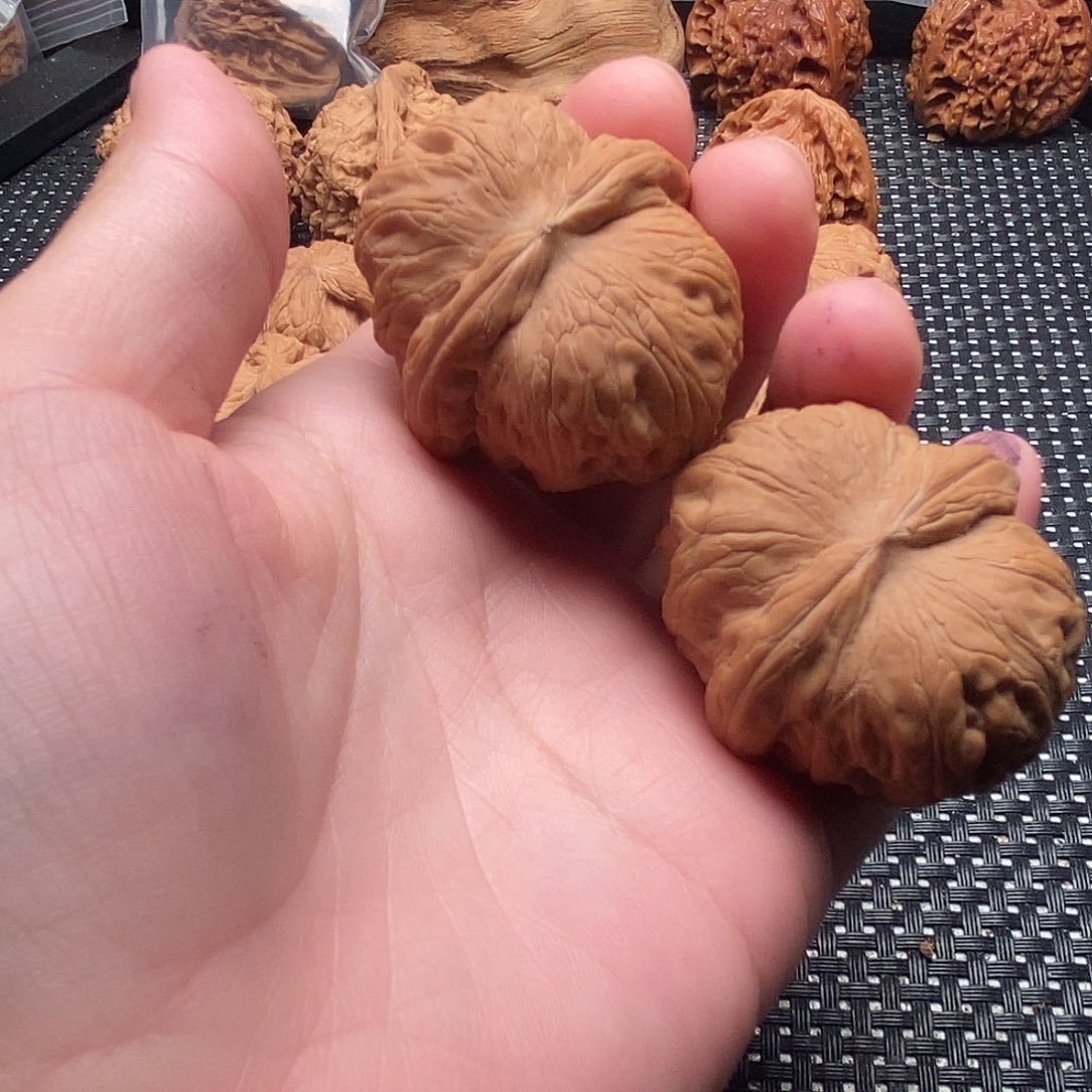 何***脱吊坠文玩核桃核桃