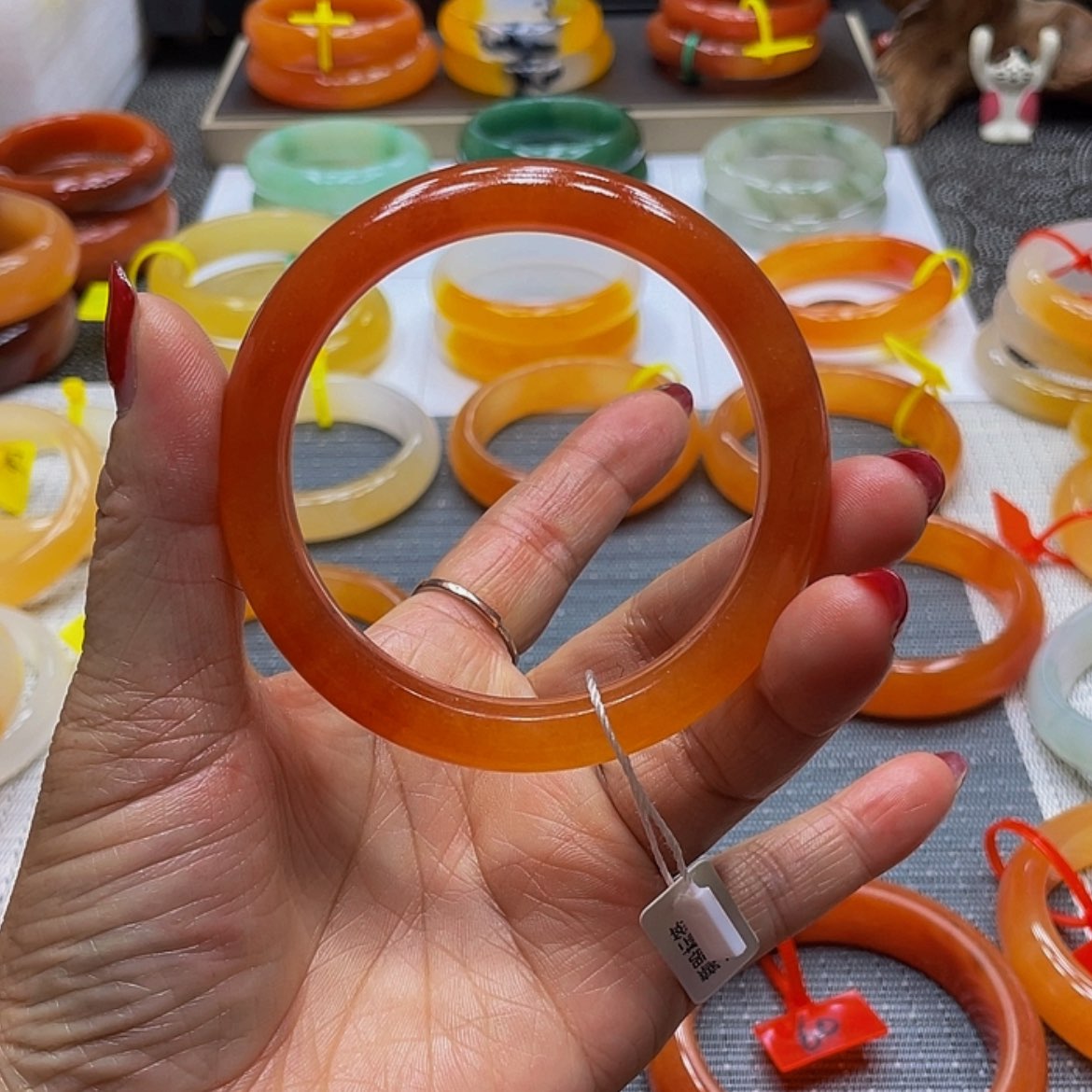 【闪购商品】石英质玉（黄龙玉）未镶嵌手镯黑*瑰