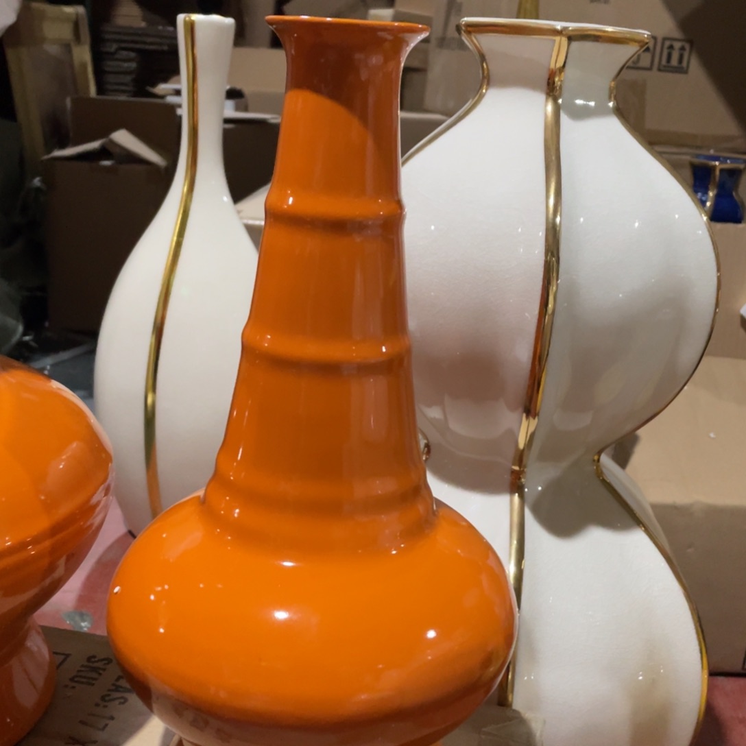 陶瓷花瓶，仿真绿植。