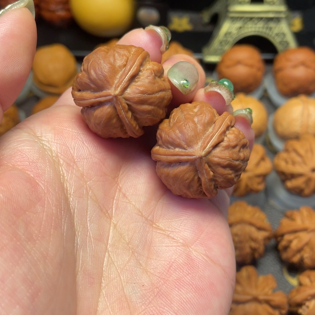 文玩核桃吊坠三棱