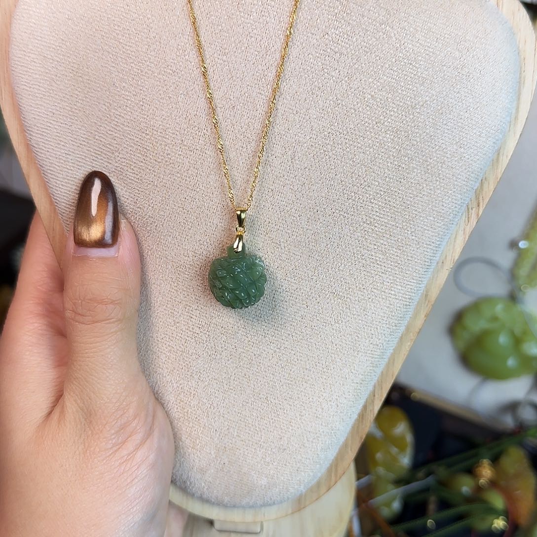 一****蛇纹石玉未镶嵌颈饰