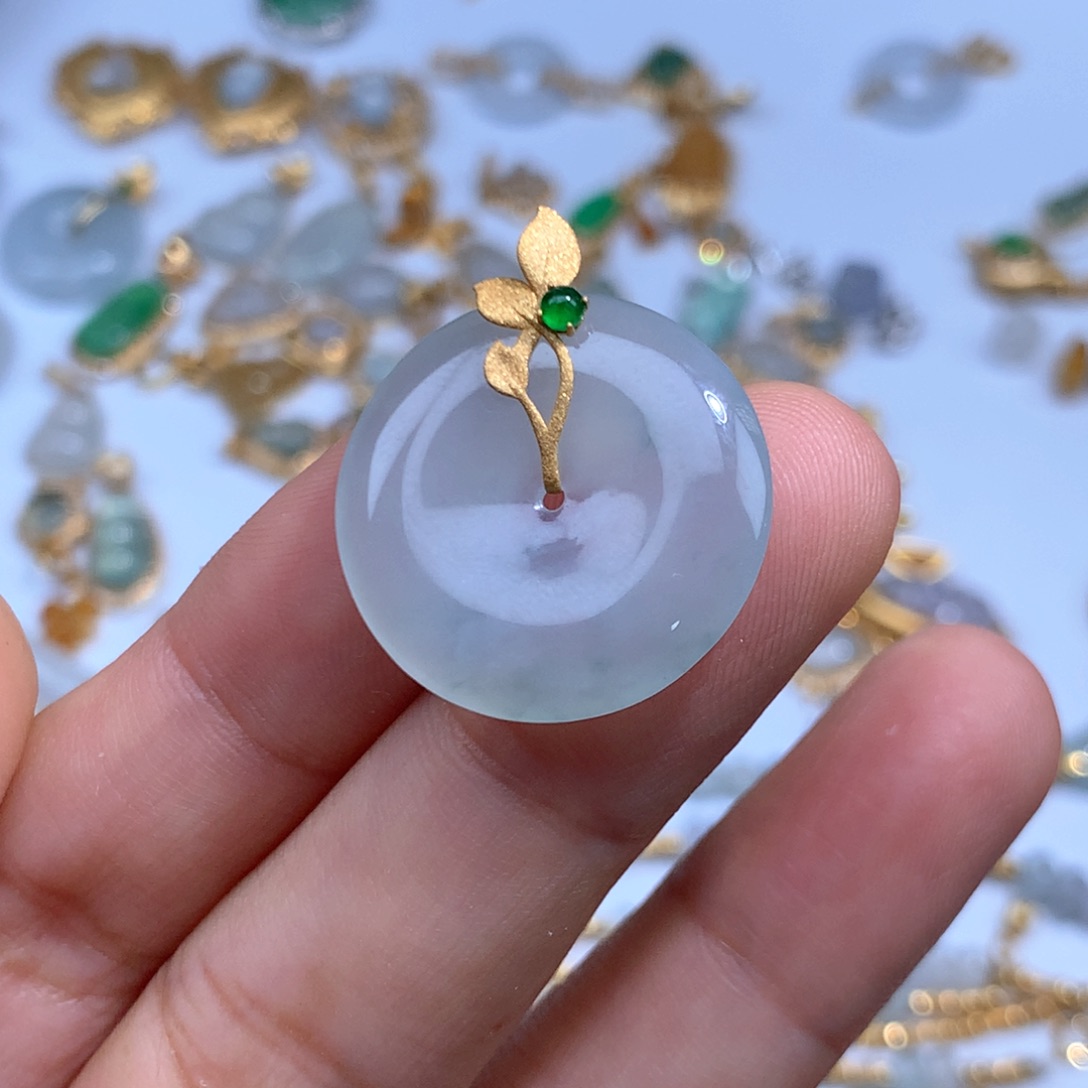 翡翠未镶嵌毛衣链平安扣