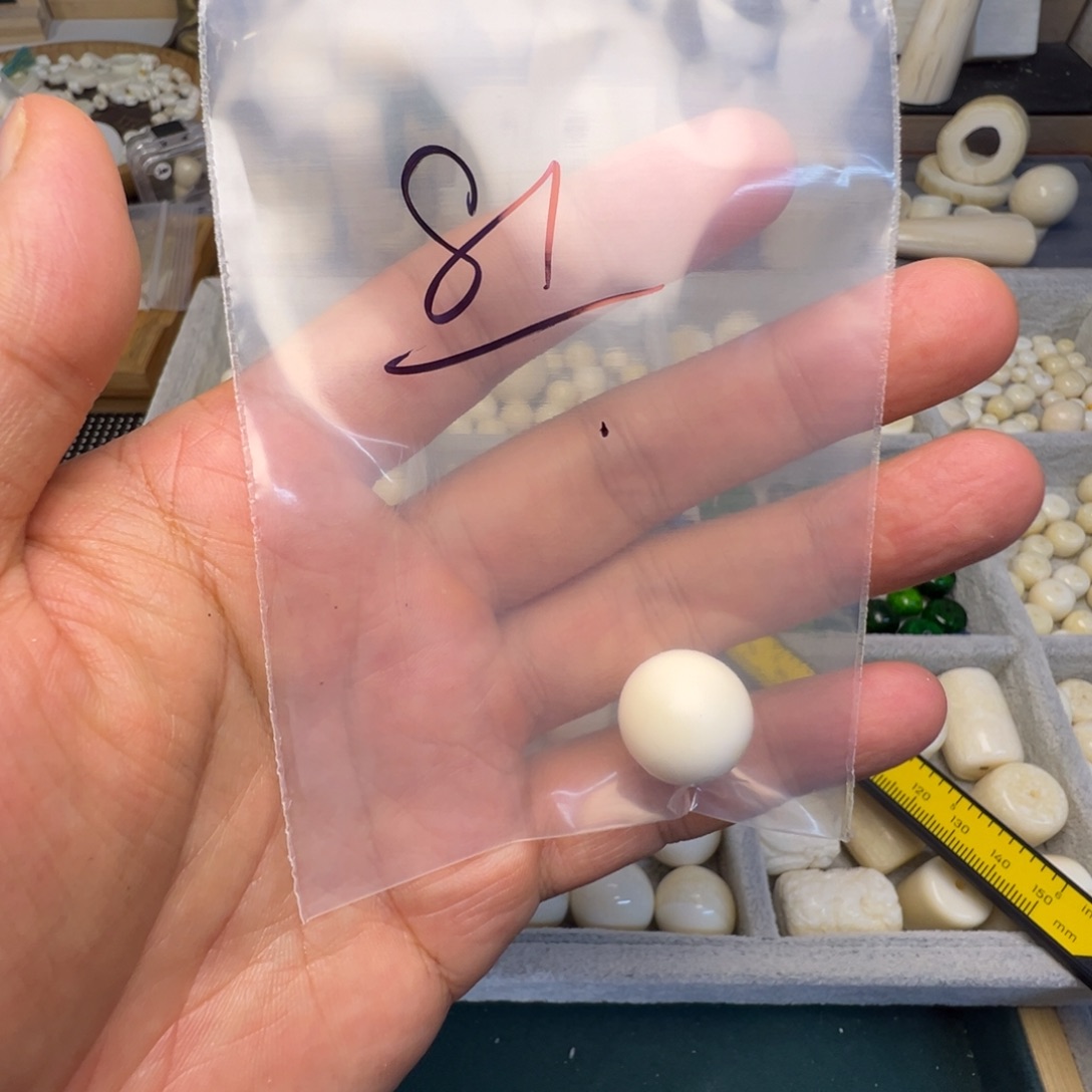 裸石琥珀未镶嵌17珠子