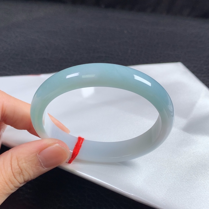 菜****翡翠未镶嵌手镯（贵妃镯）