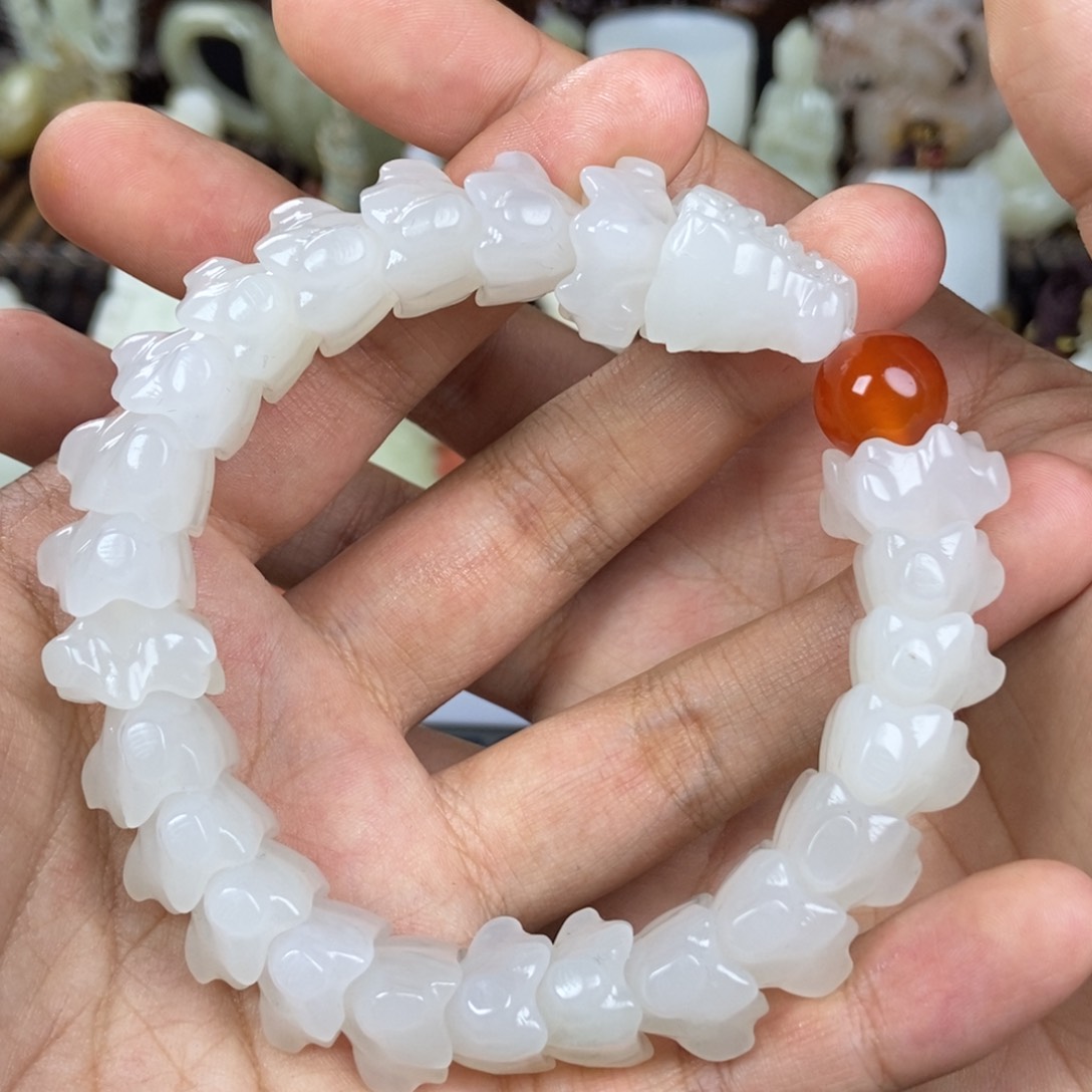 和田玉未镶嵌把件