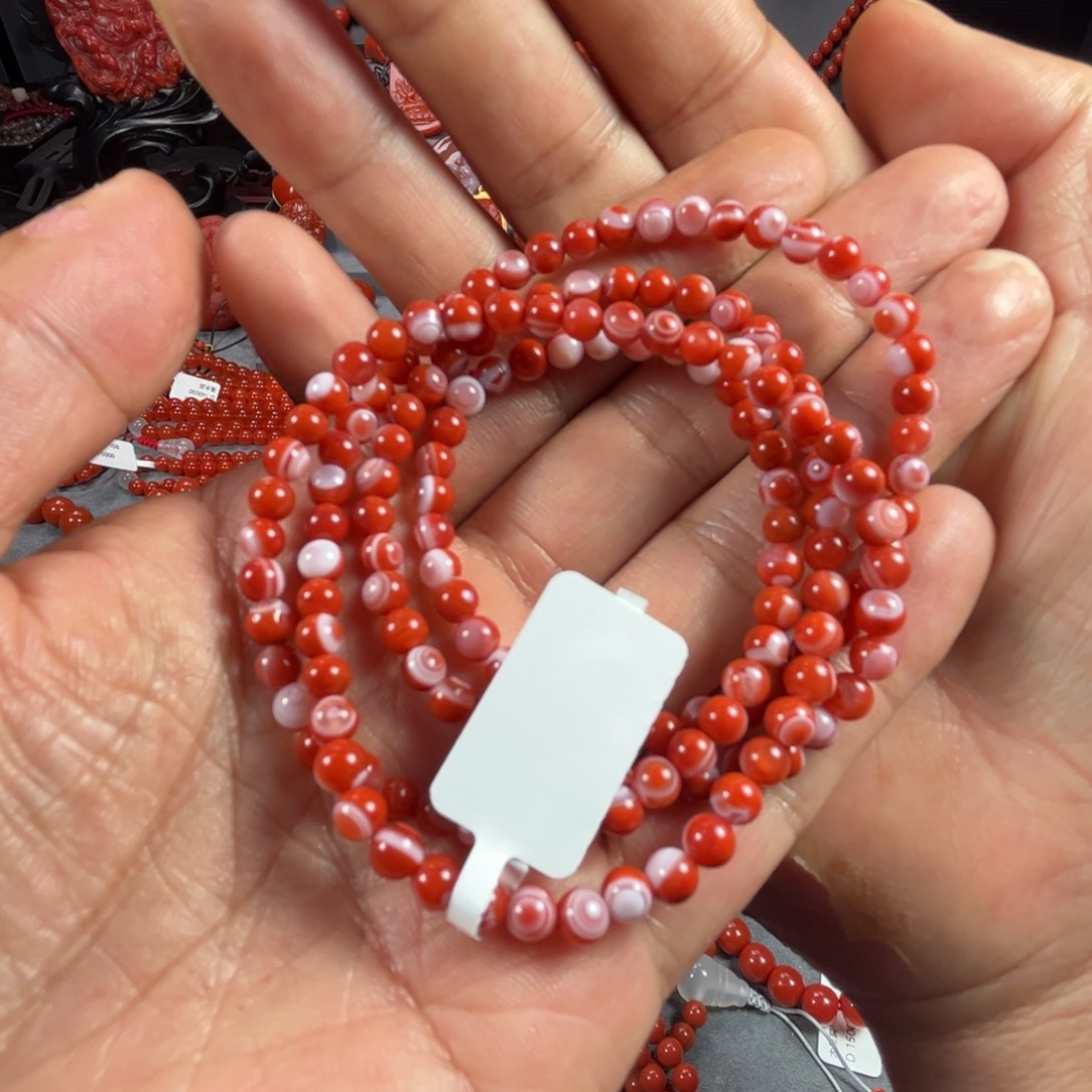 南红玛瑙手链未镶嵌W****?