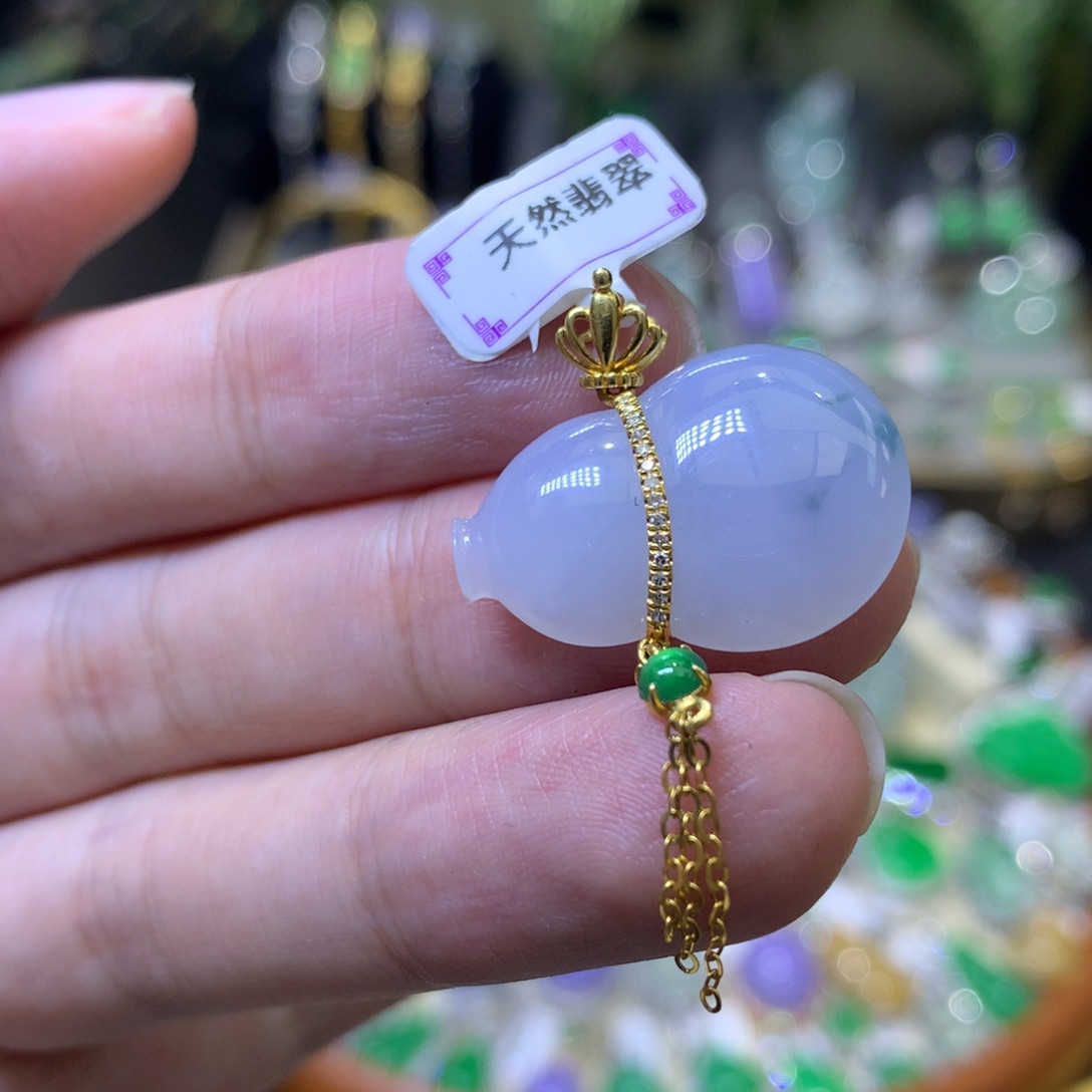 颈饰18K金镶嵌翡翠