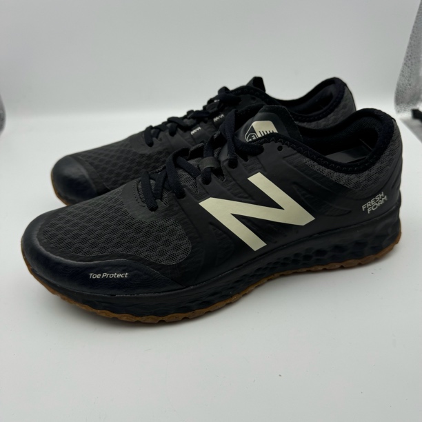 95新 MM6 43码275/NB 舒适 耐磨 低帮 训练鞋 男款 纯黑