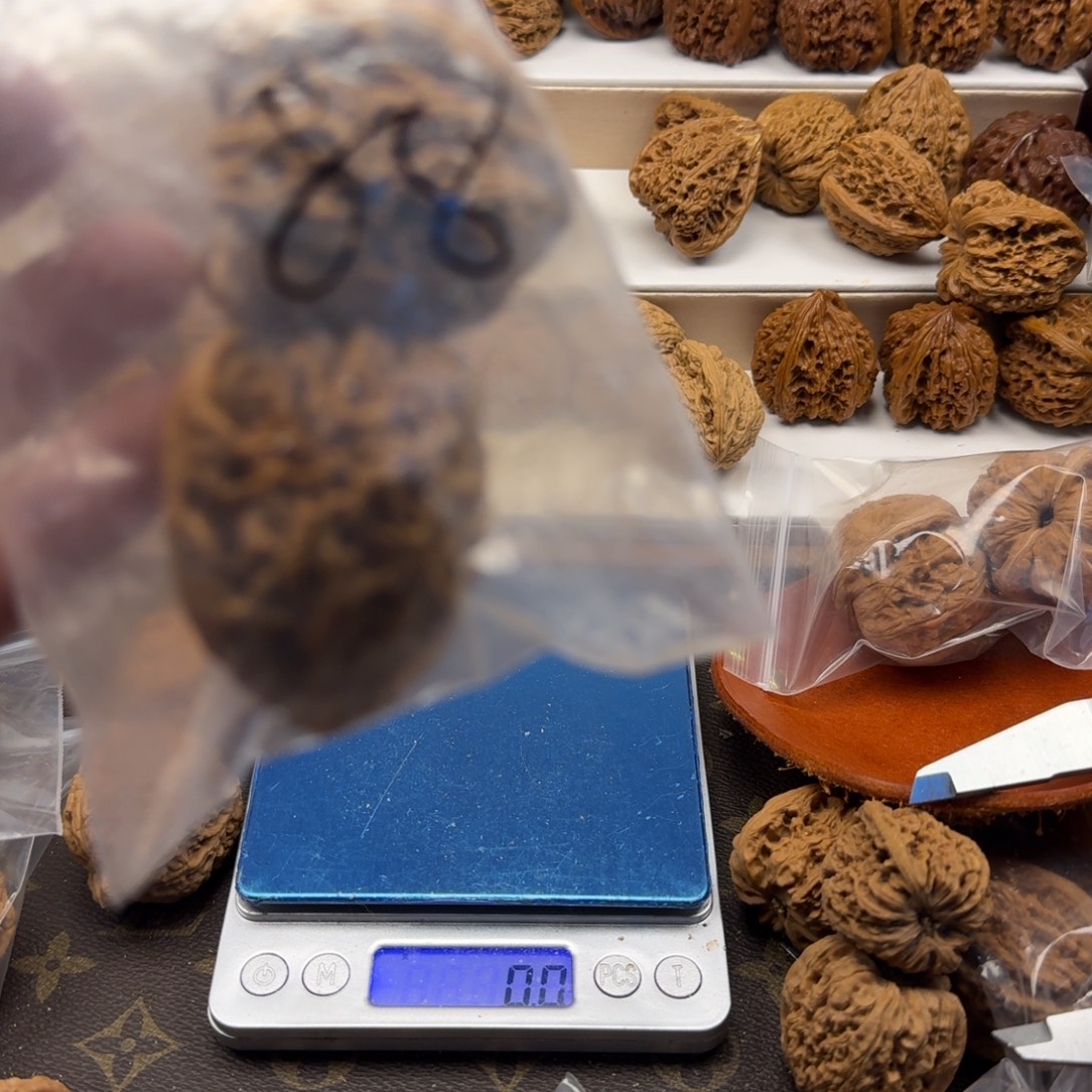 韦***雪文玩核桃吊坠南疆