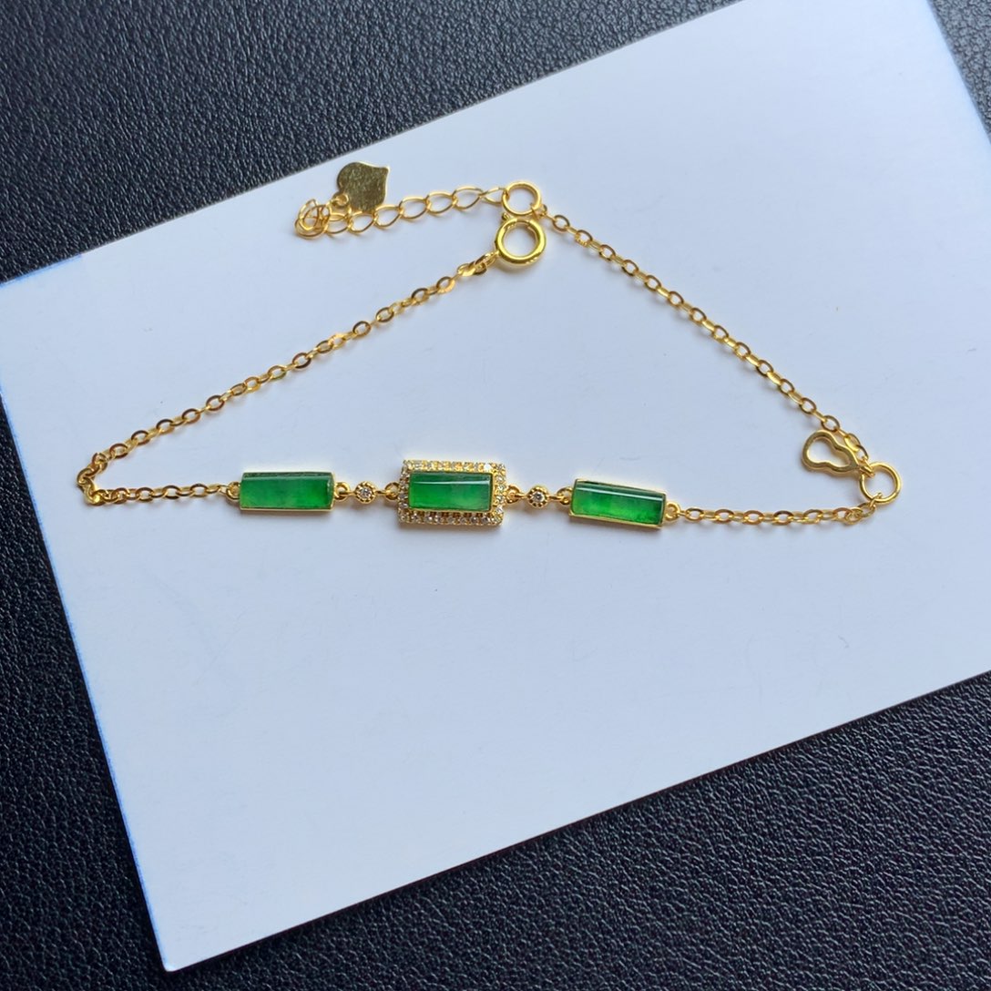 翡翠颈饰未镶嵌俊*翡翠