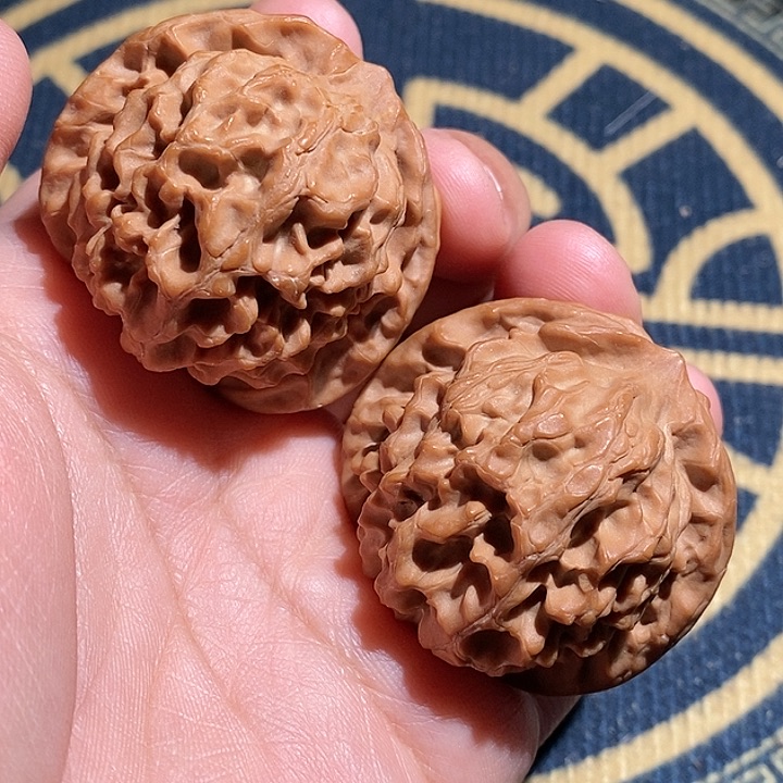 【闪购商品】文玩核桃吊坠翔****工龙鳞