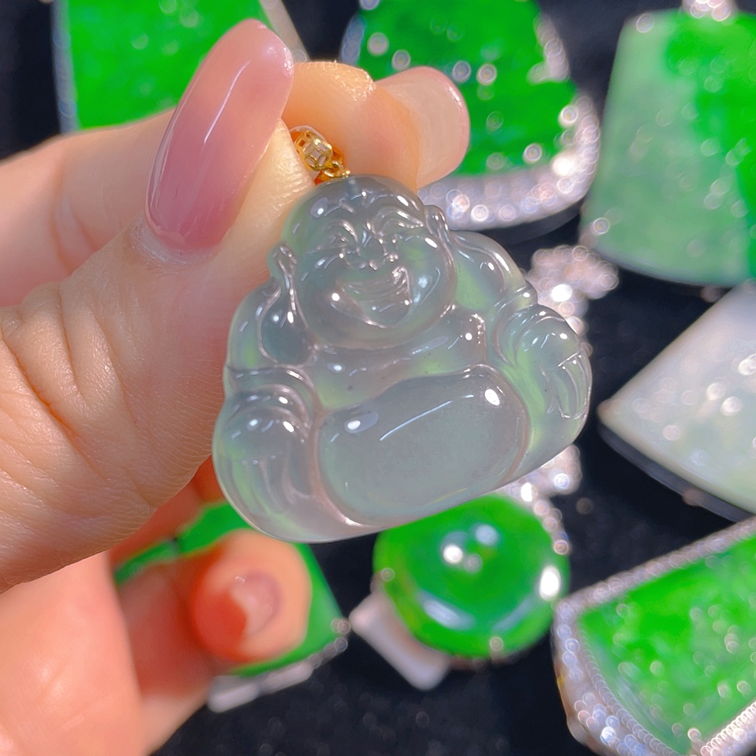 翡翠18K金镶嵌颈饰翡翠
