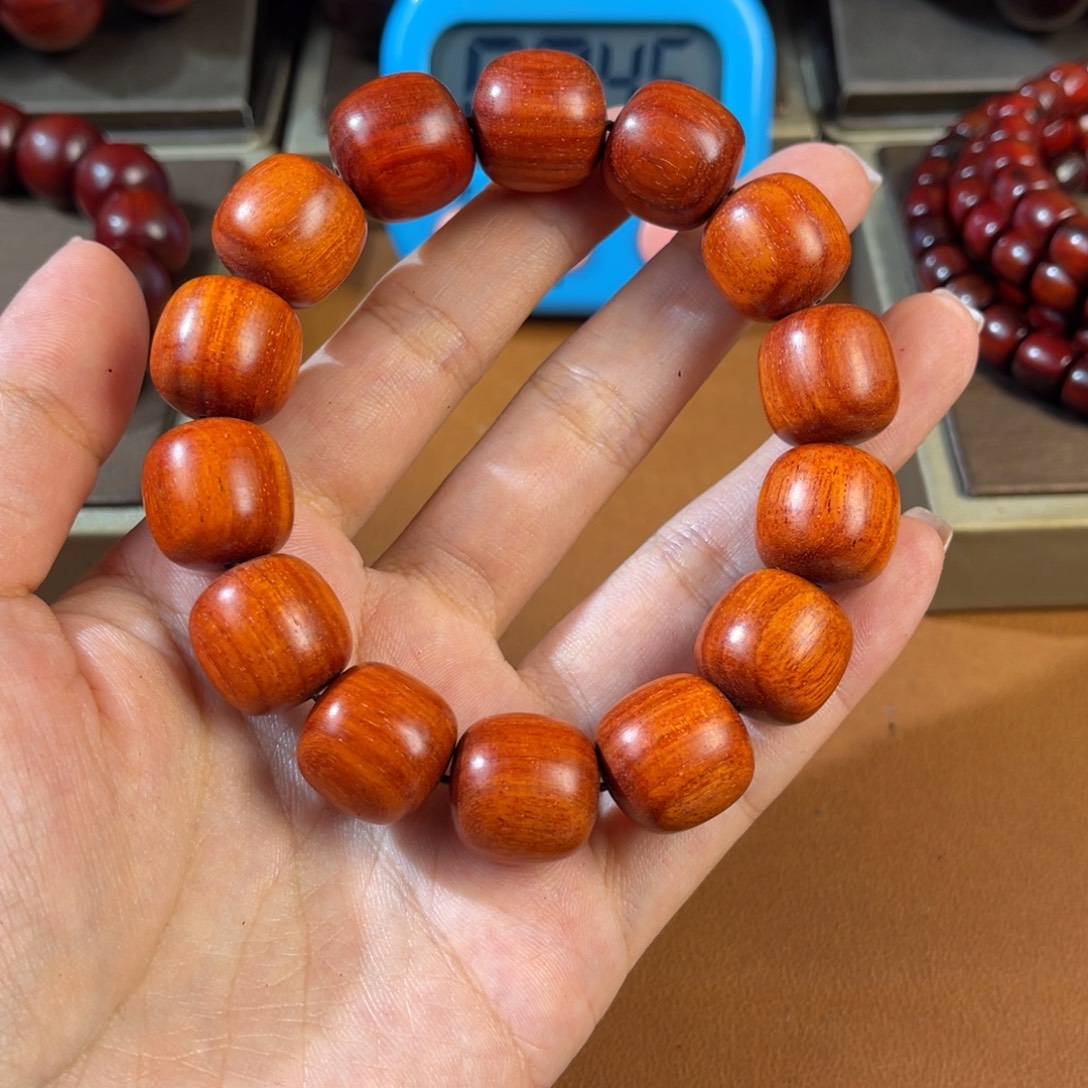 秉****檀香紫檀（小叶紫檀）