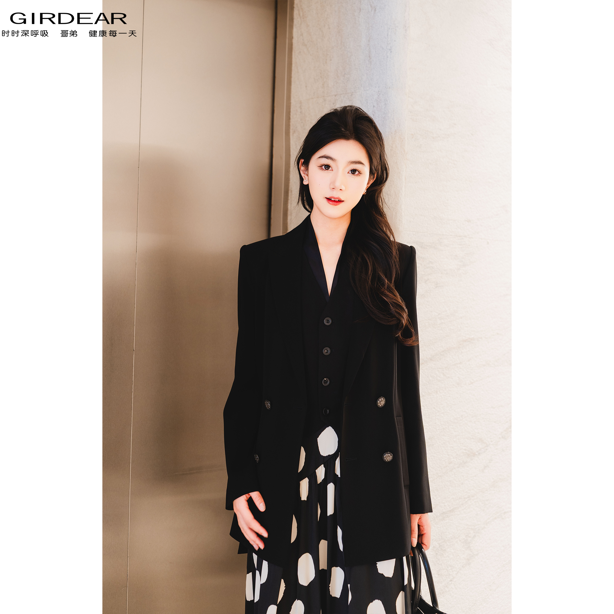 GIRDEAR/哥弟春夏新款气质经典简约轻职风双排扣西装外套女140002