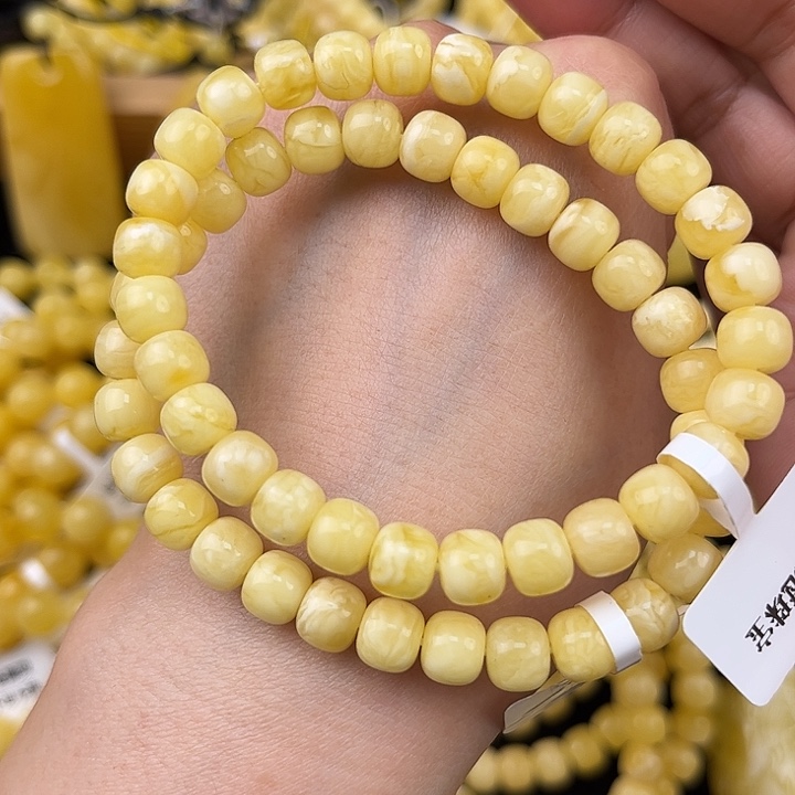 琥珀未镶嵌颈饰琥珀，多样性发其一