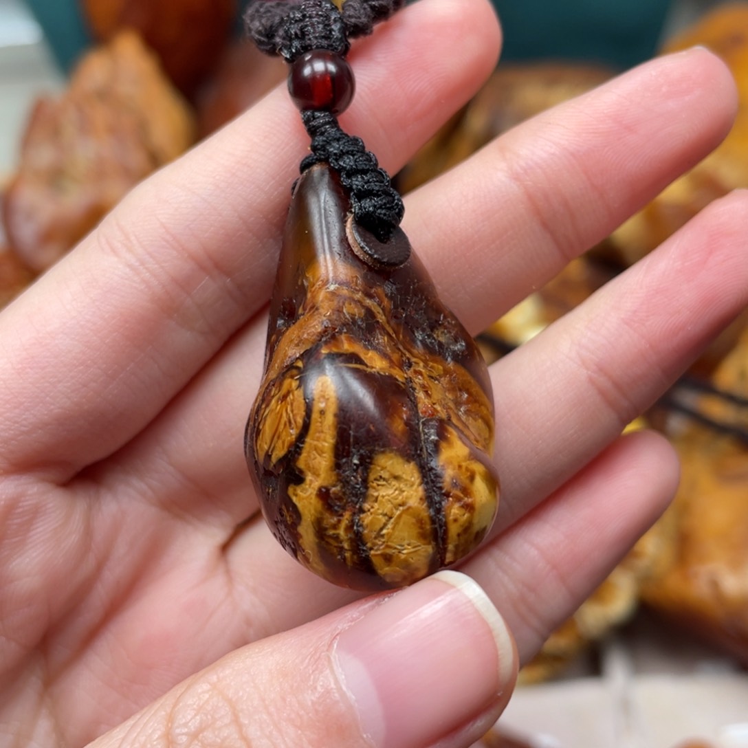 琥珀珠宝奇石未镶嵌