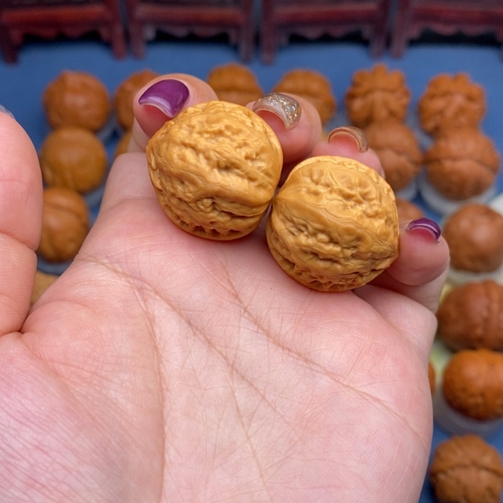 文玩核桃把件粗筋小肉龙