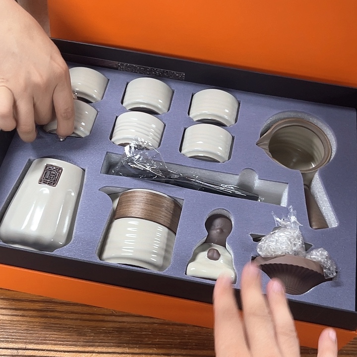 孤品茶具套装等。         