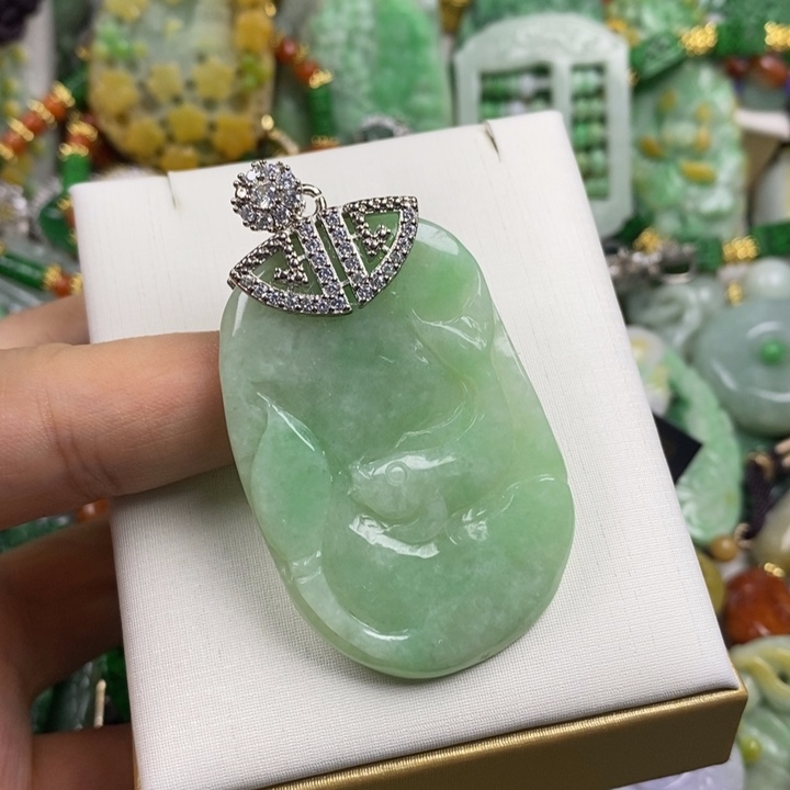 彩***姐翡翠未镶嵌吊坠(赠链)