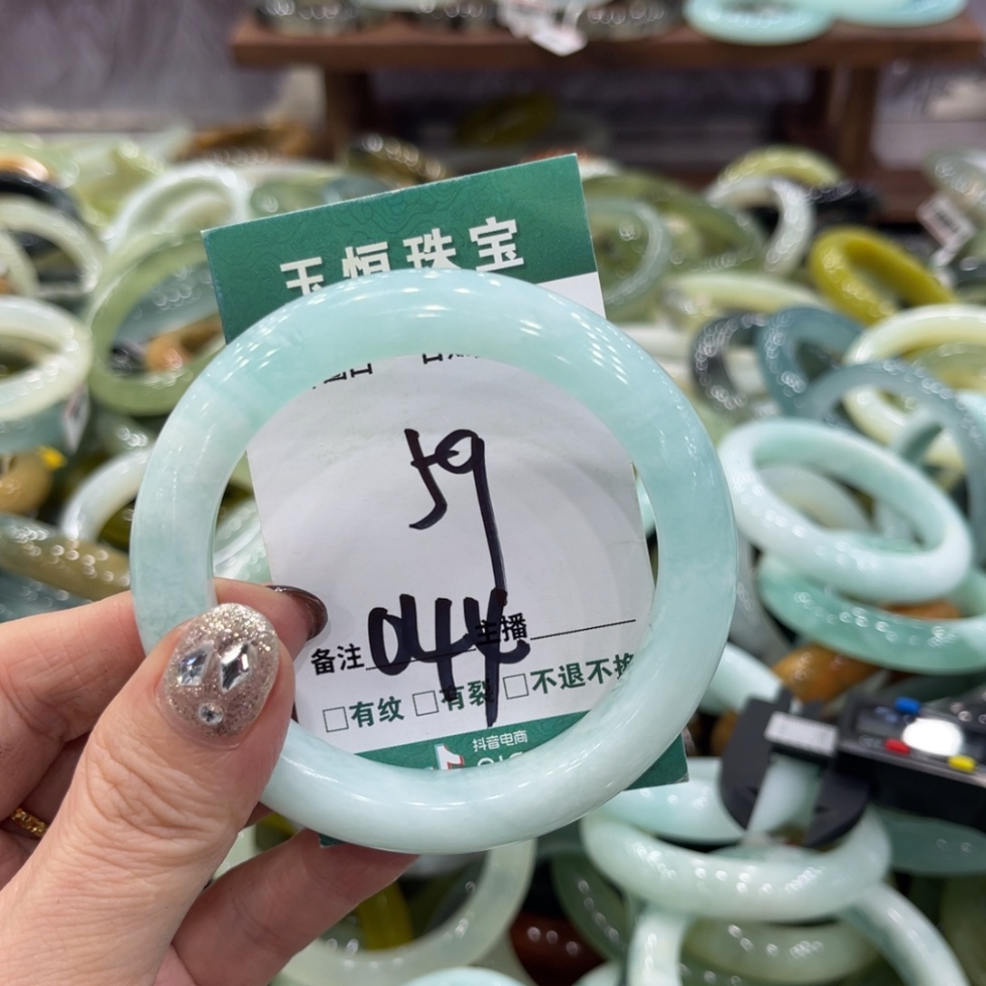 锚****岫玉未镶嵌手镯手镯