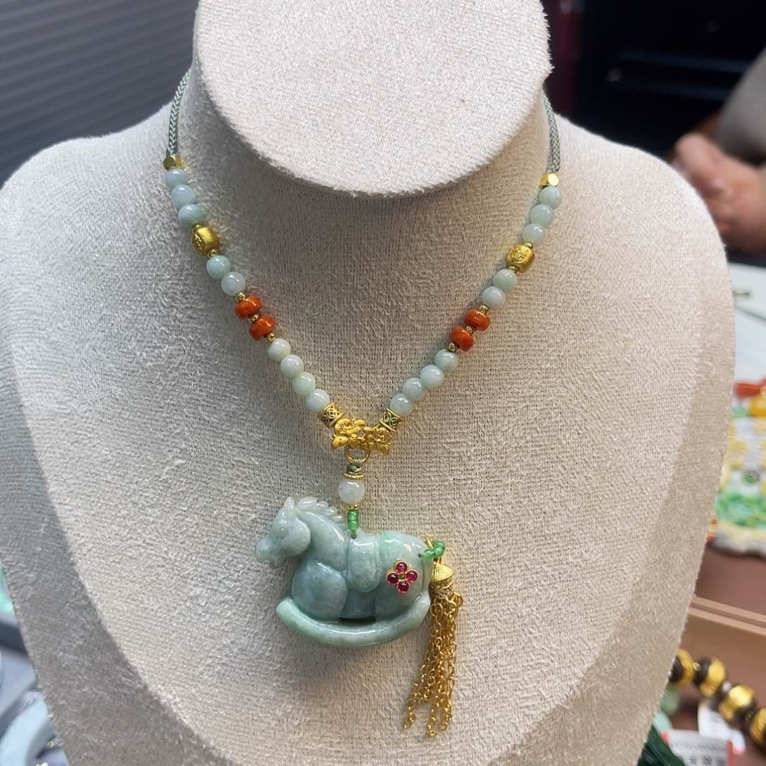 翡翠未镶嵌吊坠(赠链)炸