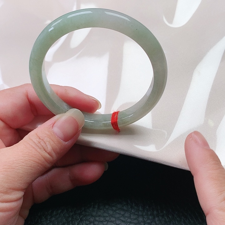 翡翠手镯未镶嵌翡翠095