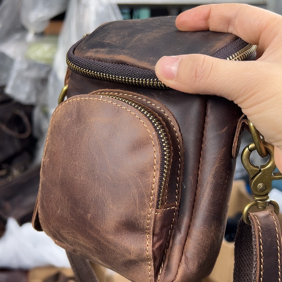 咖色疯马皮手机包斜挎小包